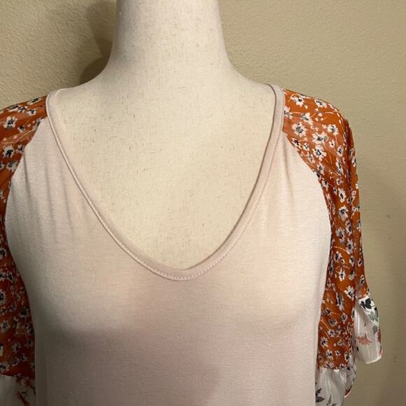 Hailey & Co knit v neck top ivory with floral inset bell sleeves Sz L - Picture 3 of 8